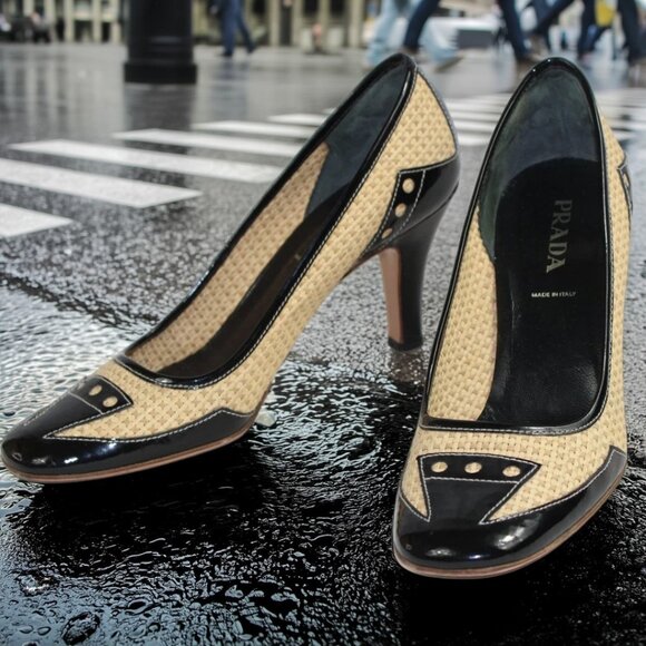 Prada Black Patent Woven Tan Raffia Distinct Toe Cap Pumps, Size 36.5 (US 6.5) - Picture 2 of 8